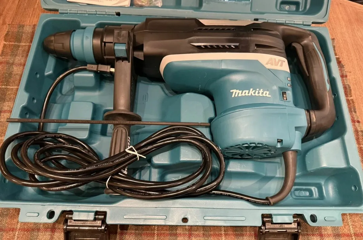 Makita HR5212C AVT 2” SDS-MAX 15 amp Corded Rotary - Image 1