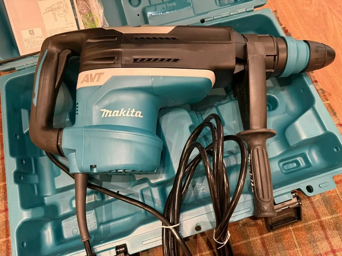 Makita HR5212C AVT 2” SDS-MAX 15 amp Corded Rotary - Image 3