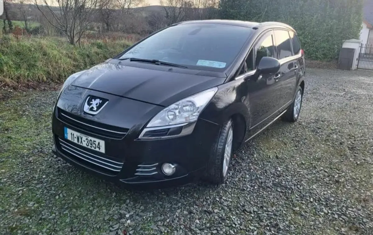 Peugeot 5008 2011 - Image 1
