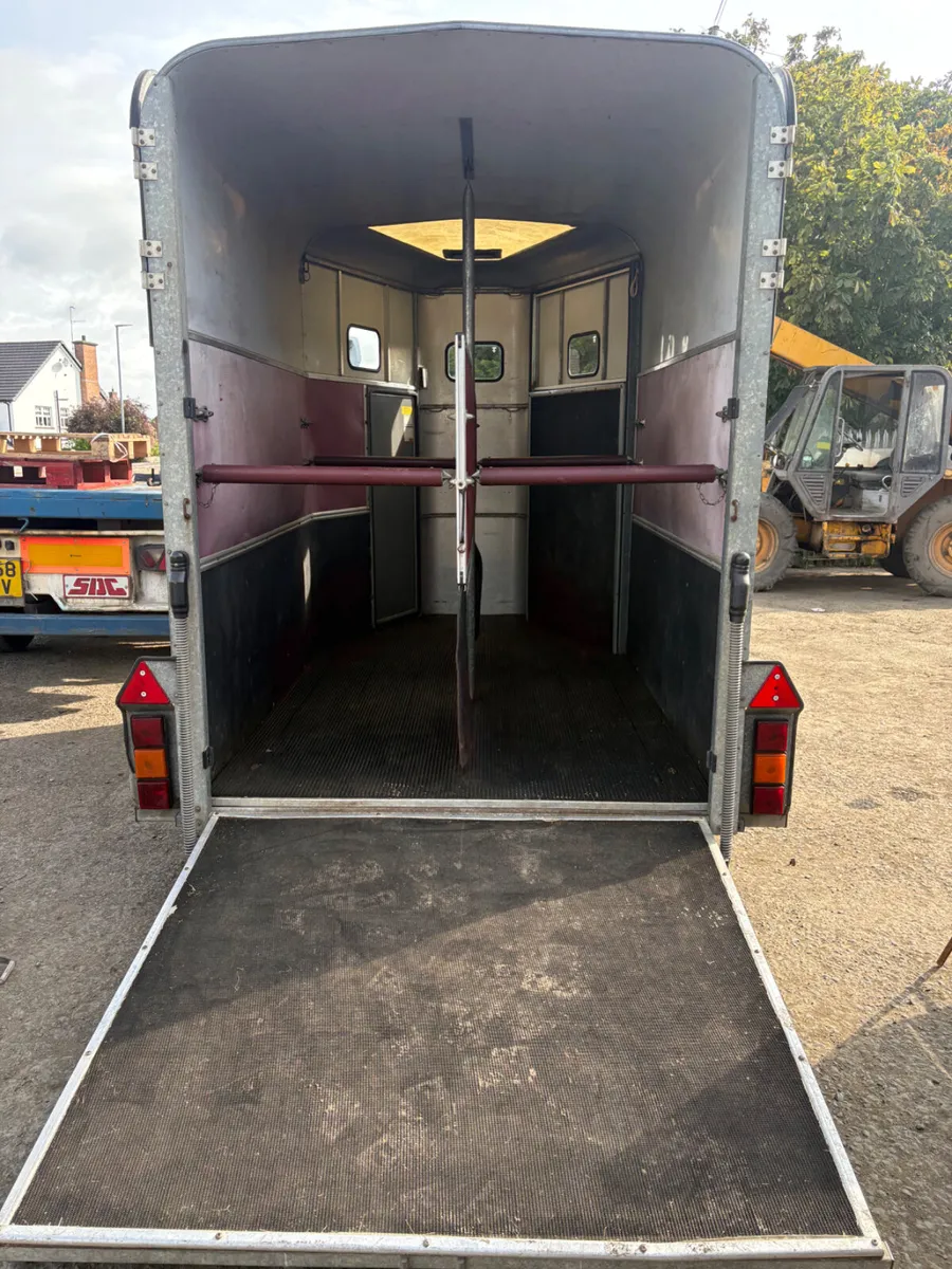 Ifor Williams 510 red horse box - Image 2