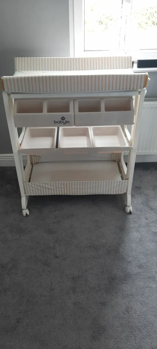Baby changing unit - Image 1