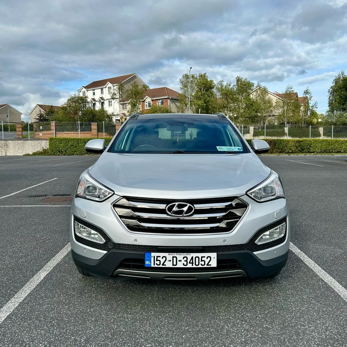2015 Hyundai Santa Fe AWD Fully Loaded 7 Seater - Image 2