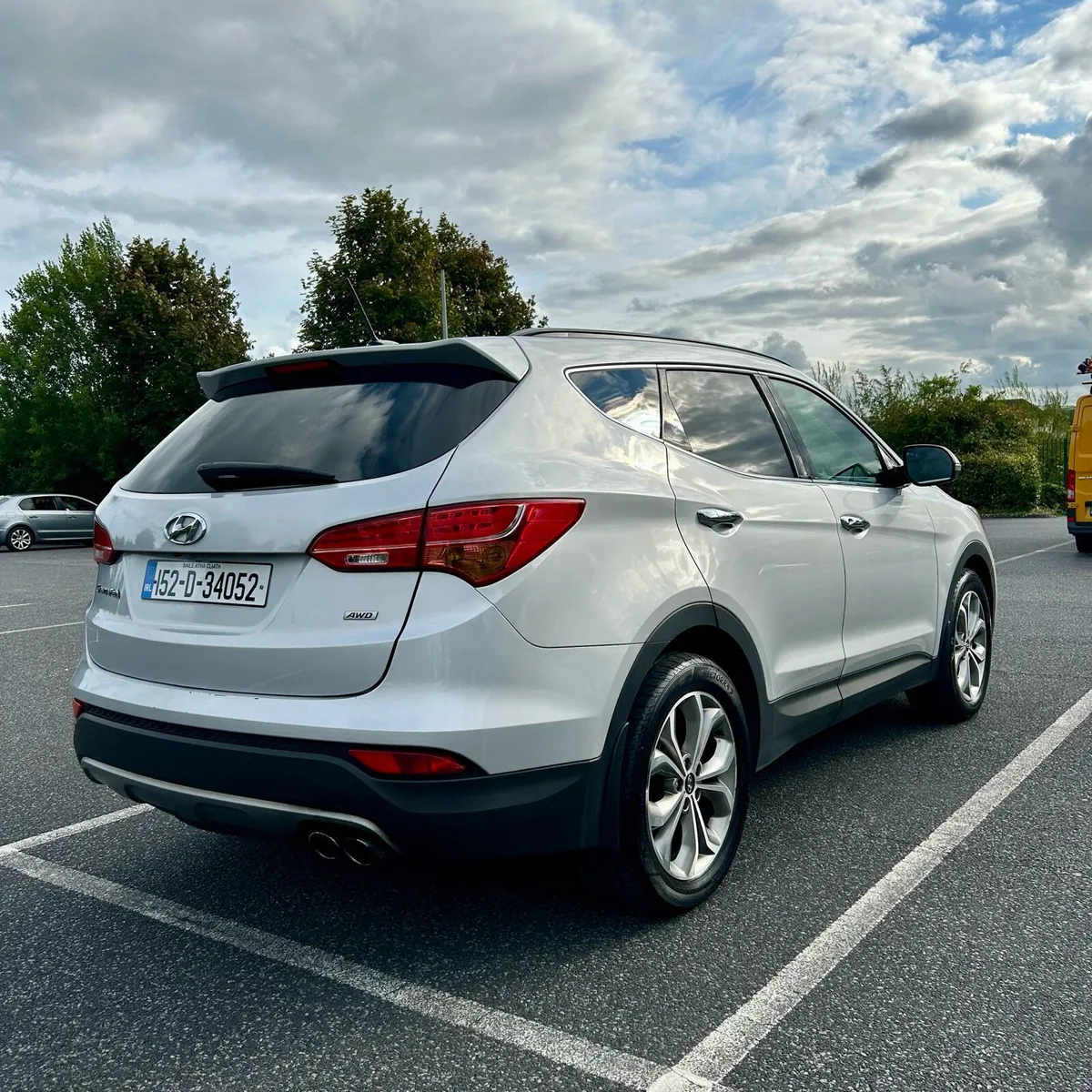 2015 Hyundai Santa Fe AWD Fully Loaded 7 Seater - Image 4