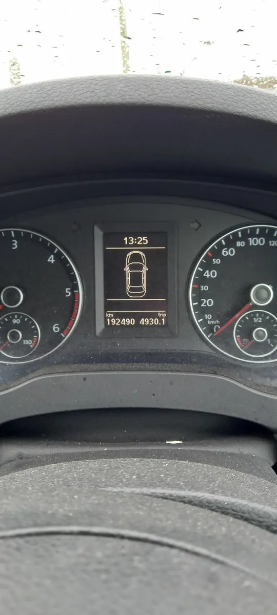Volkswagen Jetta 2014 - Image 2
