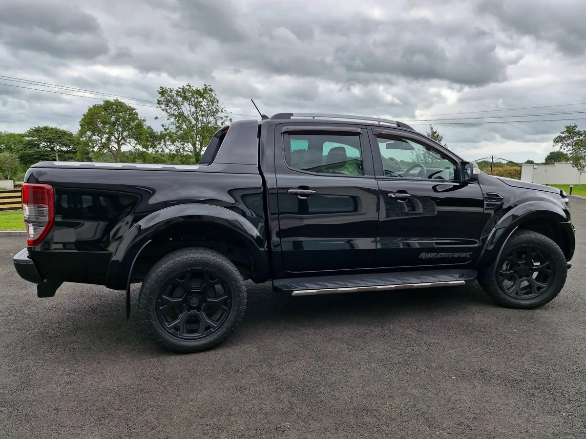FORD RANGER 2022 WILDTRAK 2.0L METALLIC BLACK - Image 2