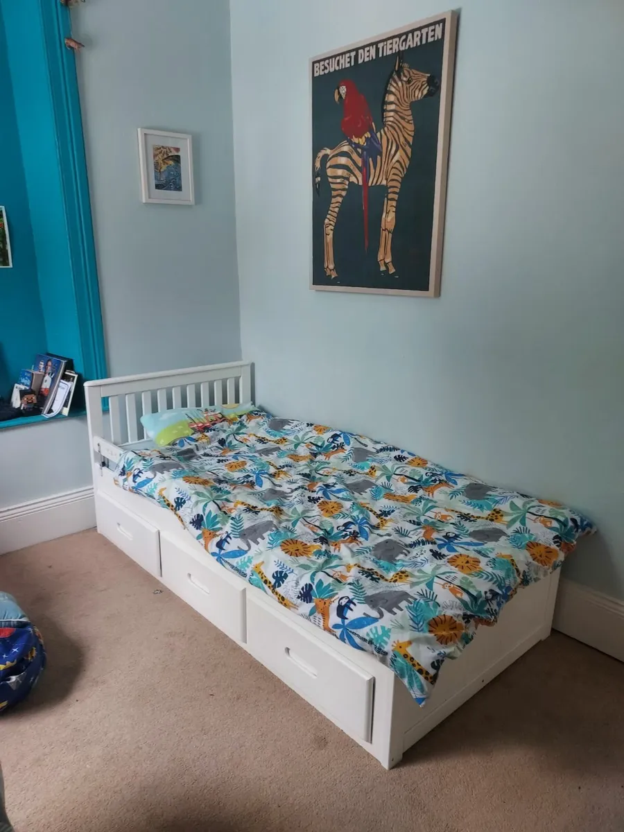 Childs single bed with storage - Image 3
