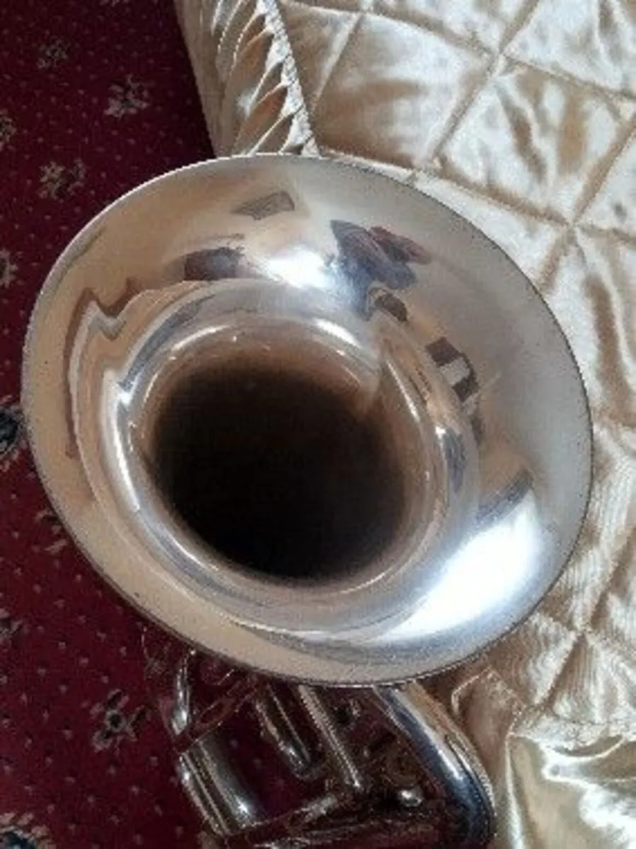 Vintage YAMAHA  Bb Euphonium - Image 4