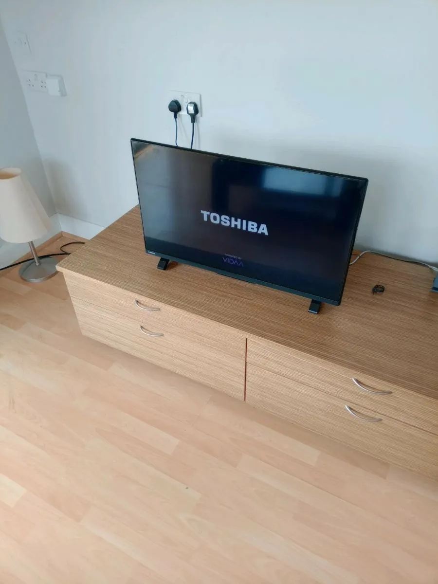 Toshiba 32" - Image 1