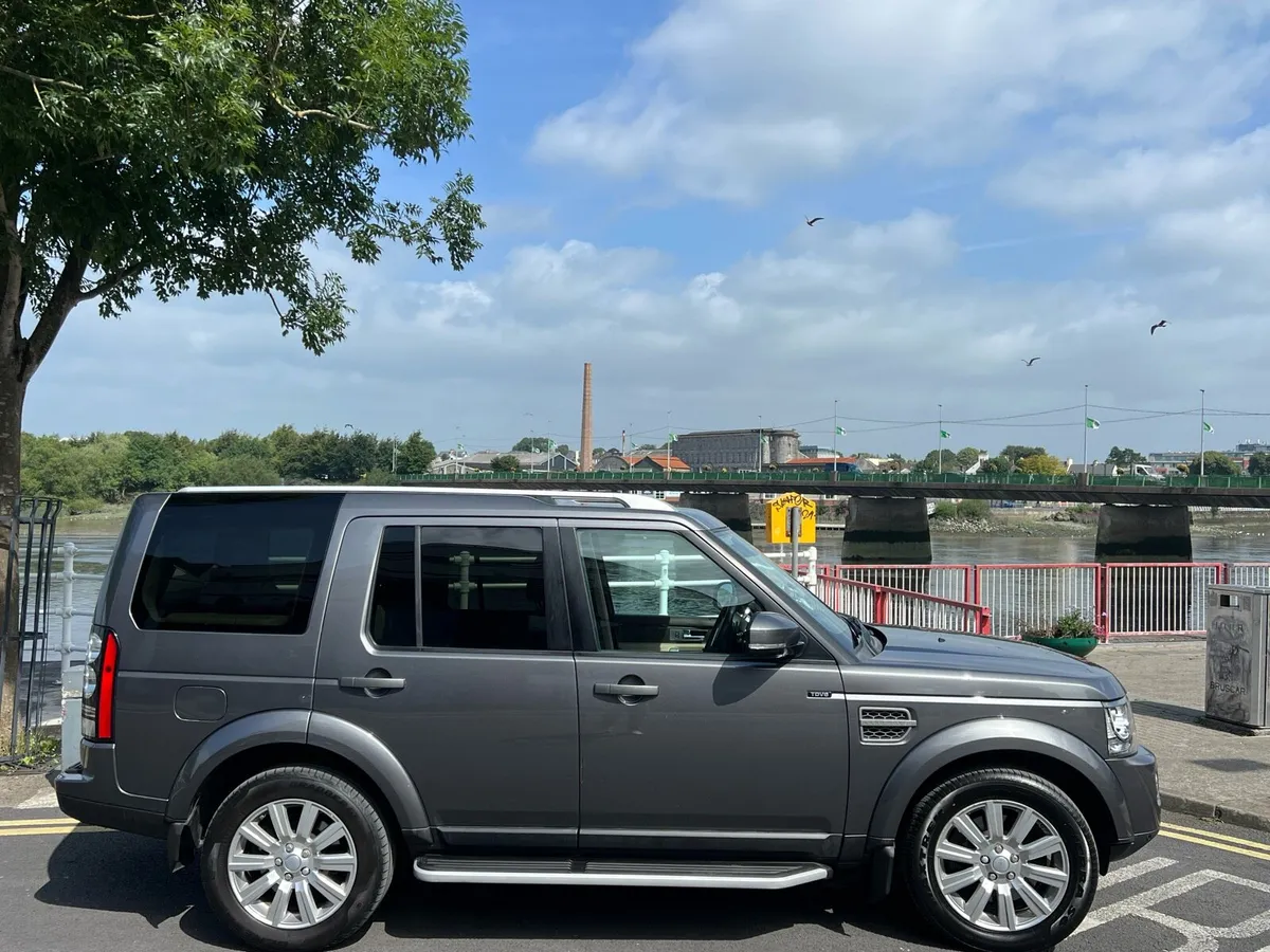 161 Land Rover Discovery 4 LOW MILAGE VERY CLEAN - Image 2