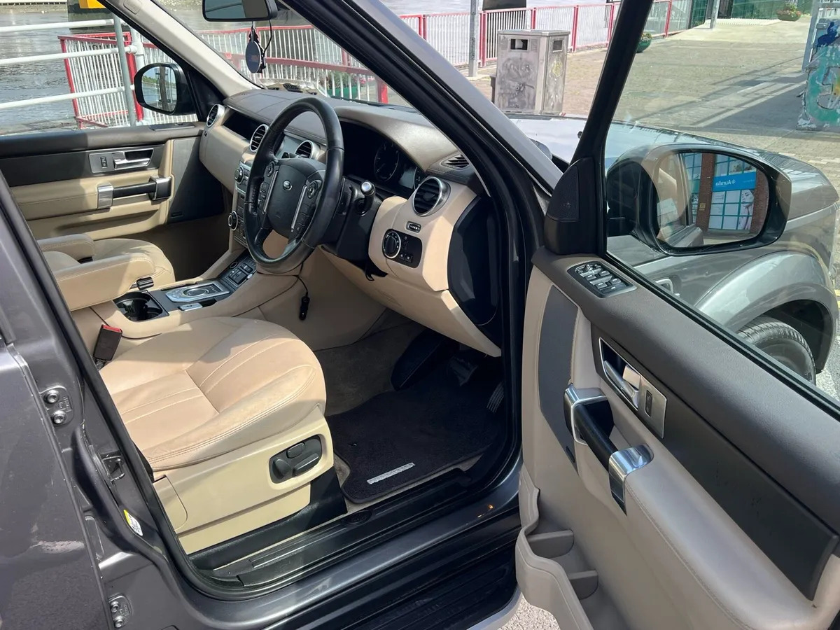 161 Land Rover Discovery 4 LOW MILAGE VERY CLEAN - Image 4