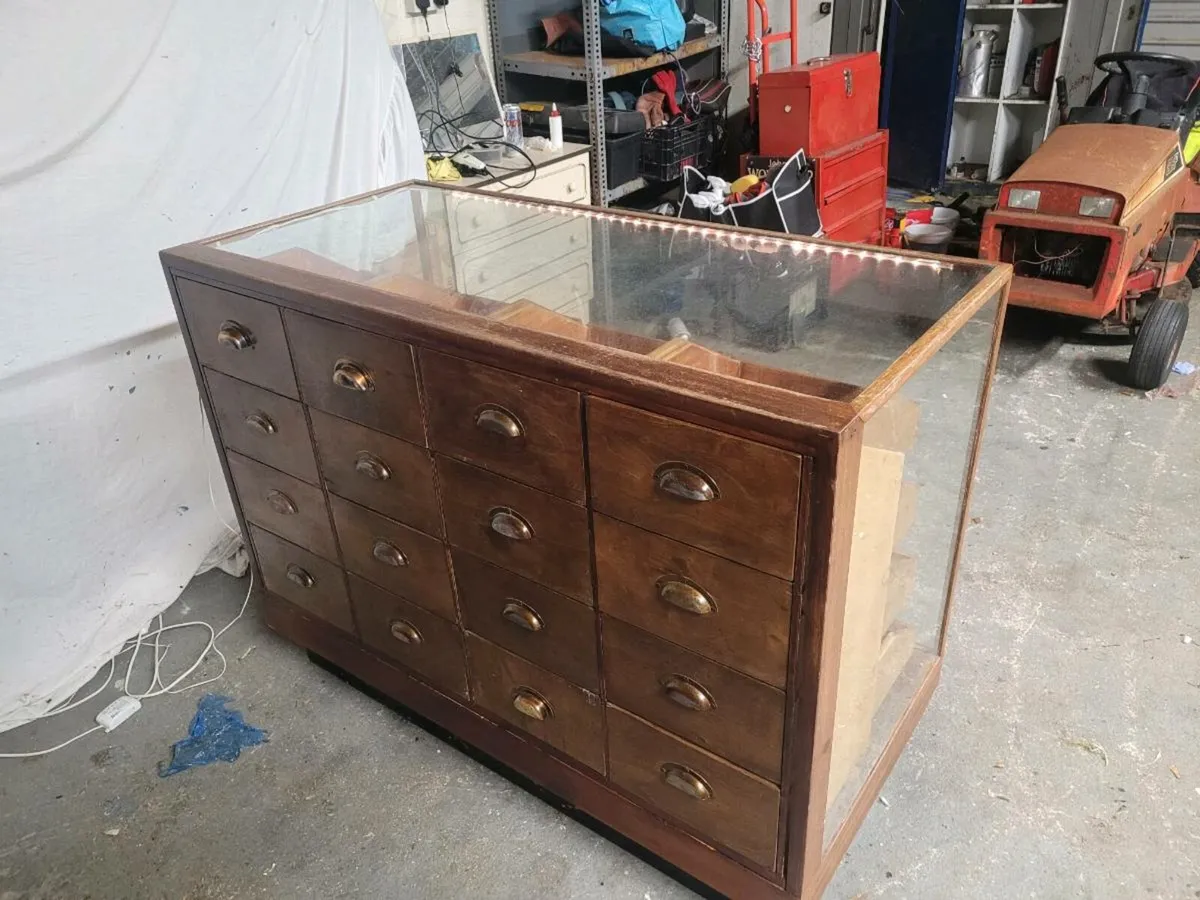 Vintage  display counter,GONE,pending colectio - Image 1