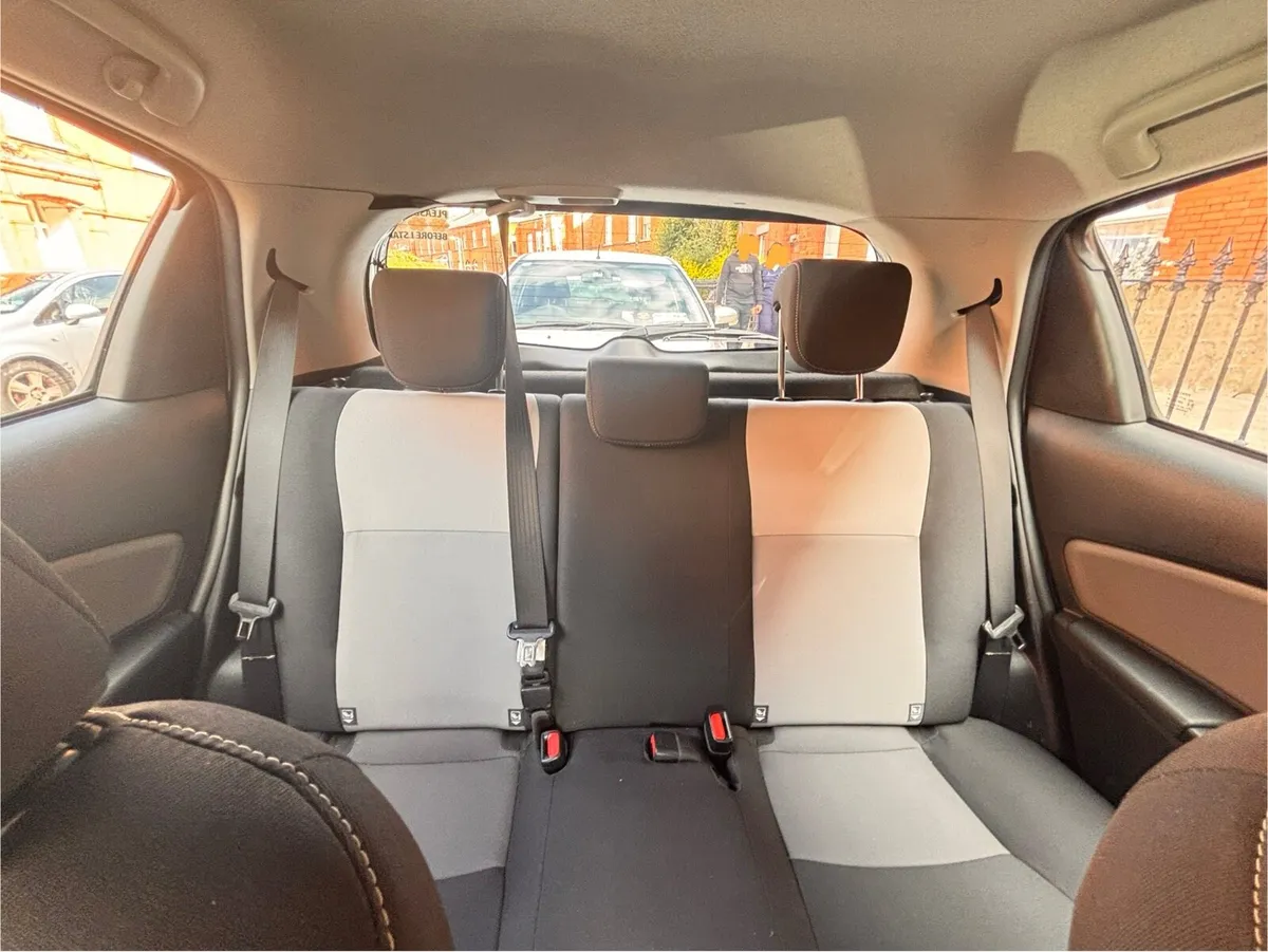 Toyota Yaris - Image 4