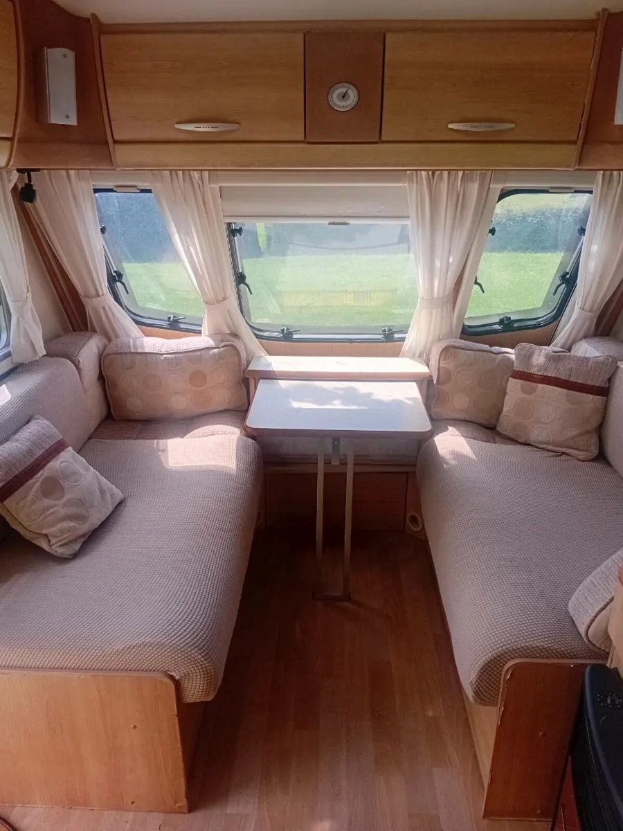 Island bed caravan - Image 1