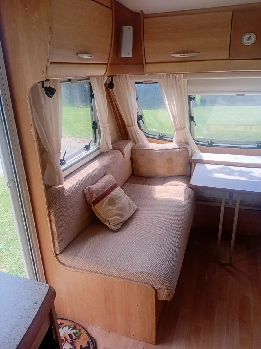Island bed caravan - Image 2