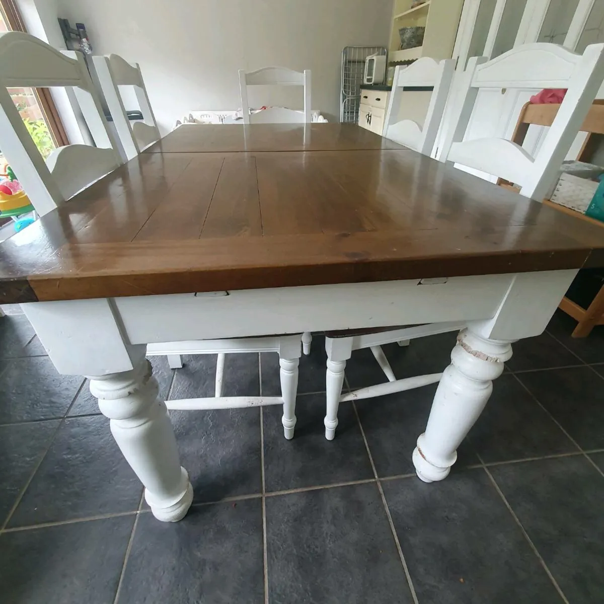 Table and chairs - Image 1