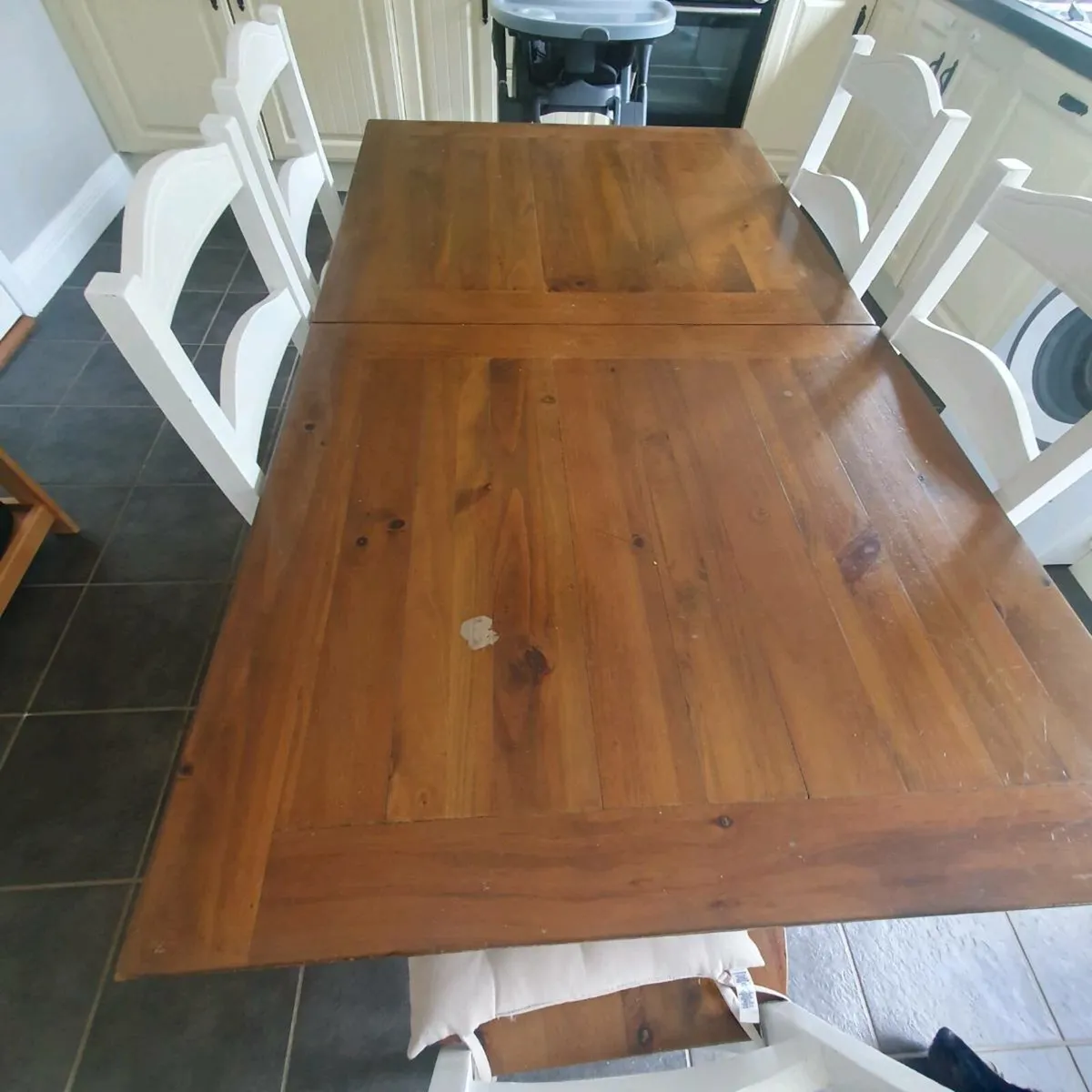 Table and chairs - Image 3