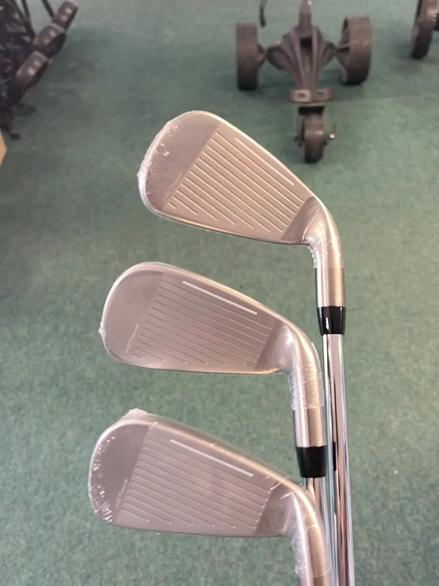Cobra DS ADAPT LEFT HAND 5-GW REG  €989 Now €699 - Image 4