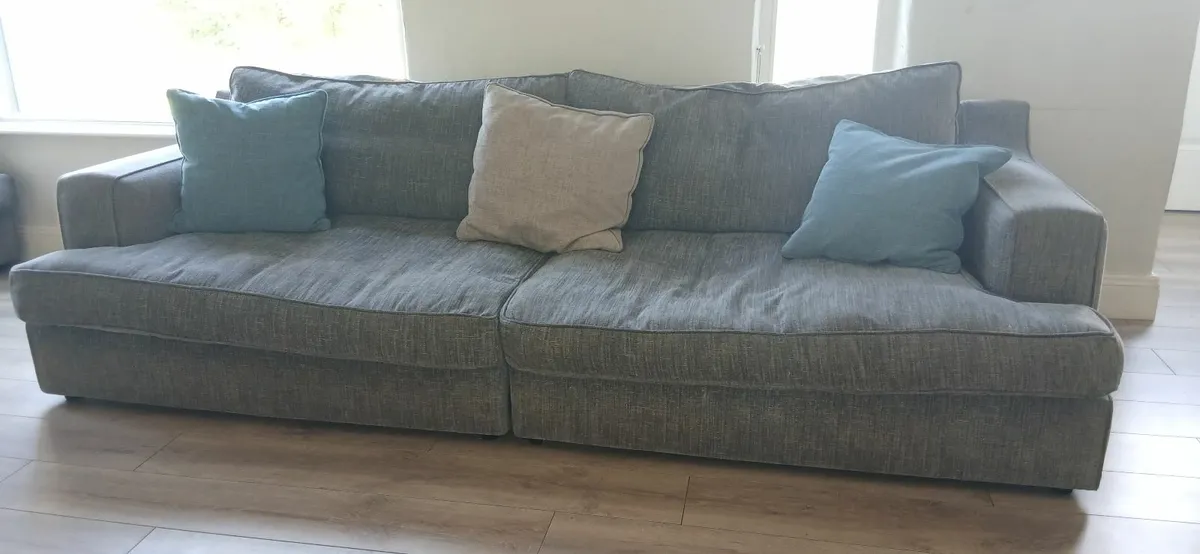 4 SEATER COUCH AND 2 CUDDLE CHAIRS - Image 2