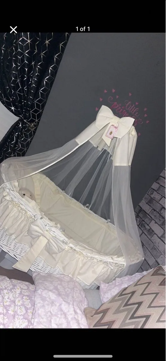 Baby cot and swing - Image 1