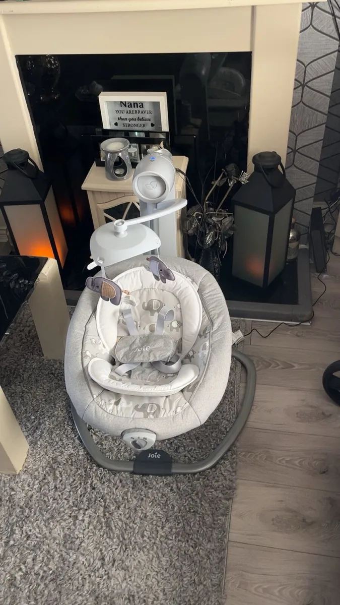 Baby cot and swing - Image 3