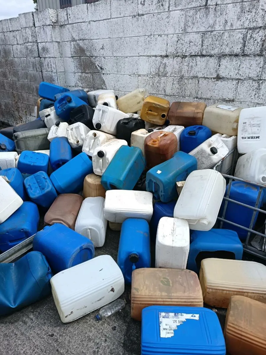 25 litre Gerry cans - Image 1