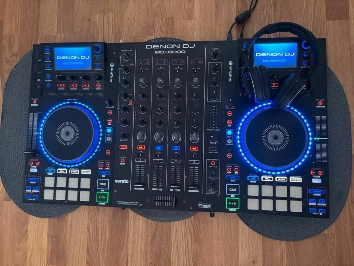 Denon MCX 8000 - DJ mixer + headphones - Image 1