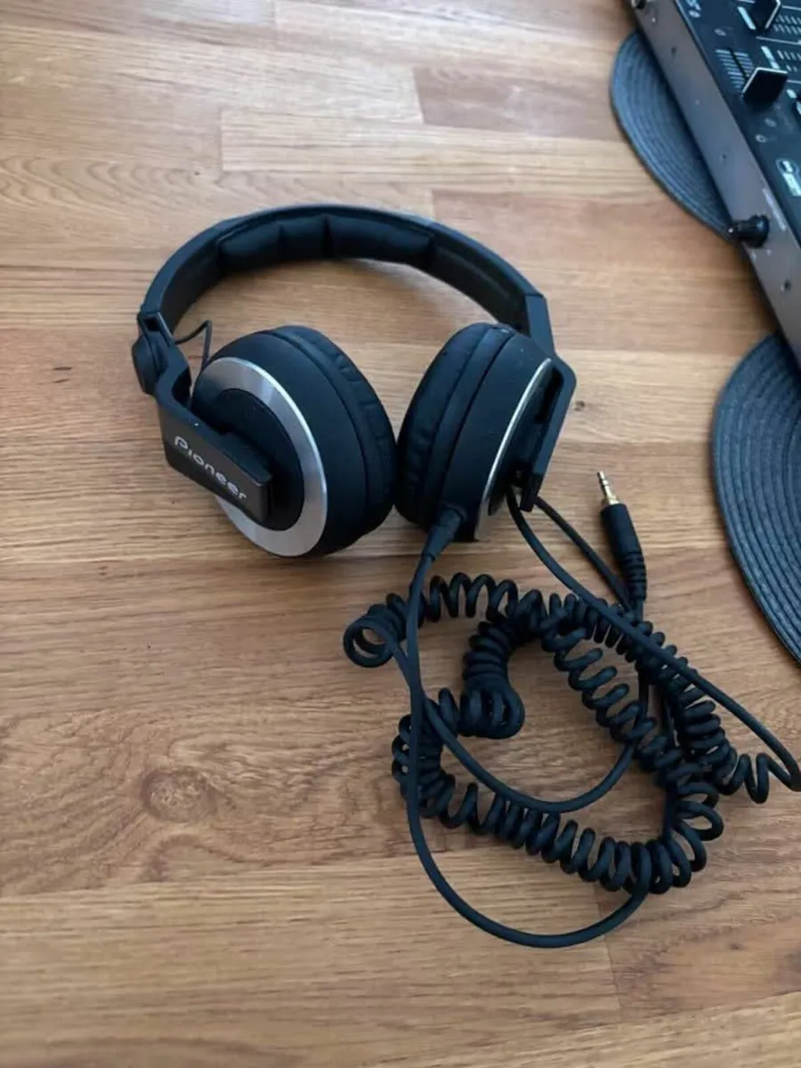 Denon MCX 8000 - DJ mixer + headphones - Image 4