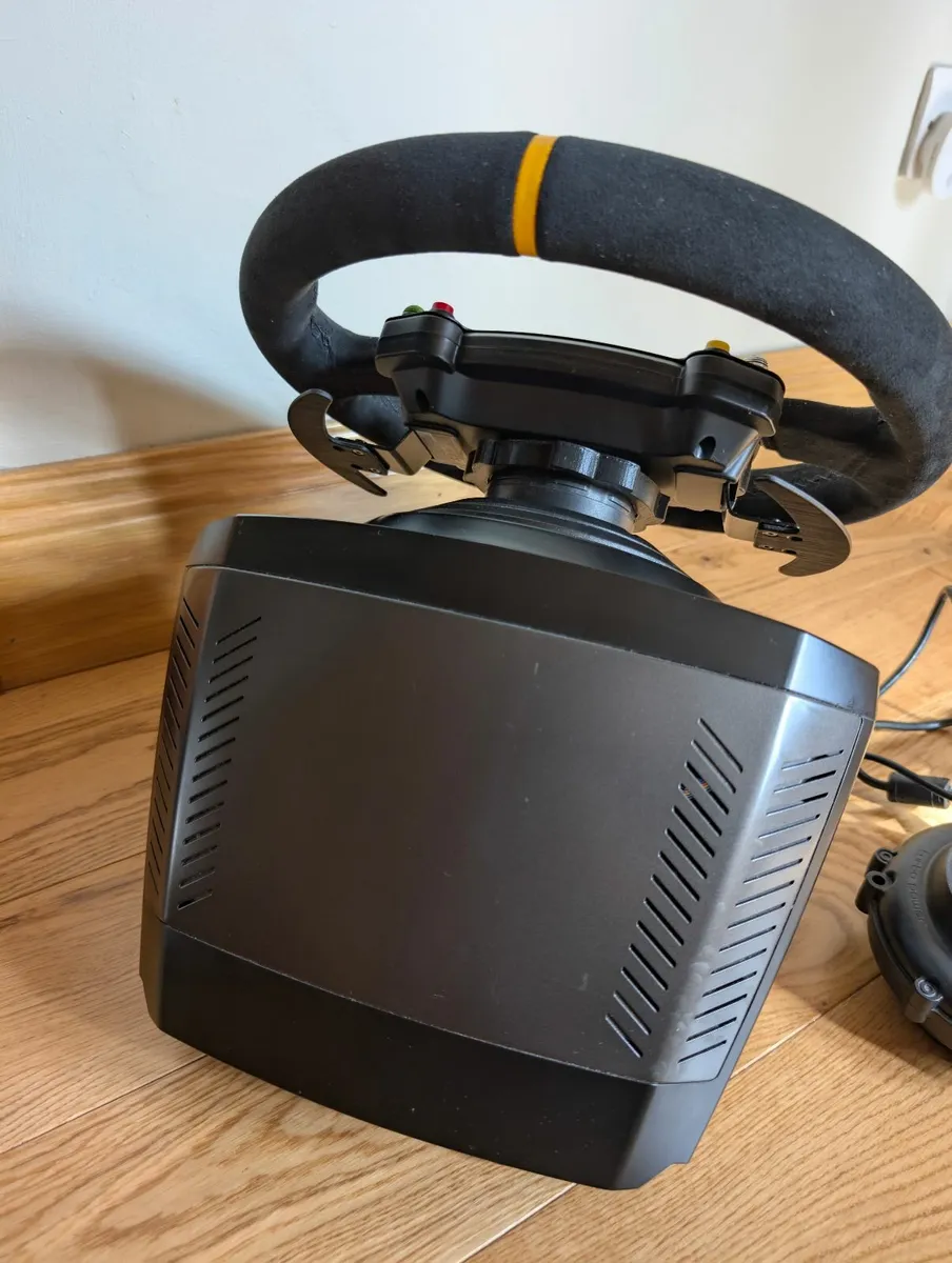 Thrustmaster TS-PC Ferrari Edition Gaming Wheel - Image 2