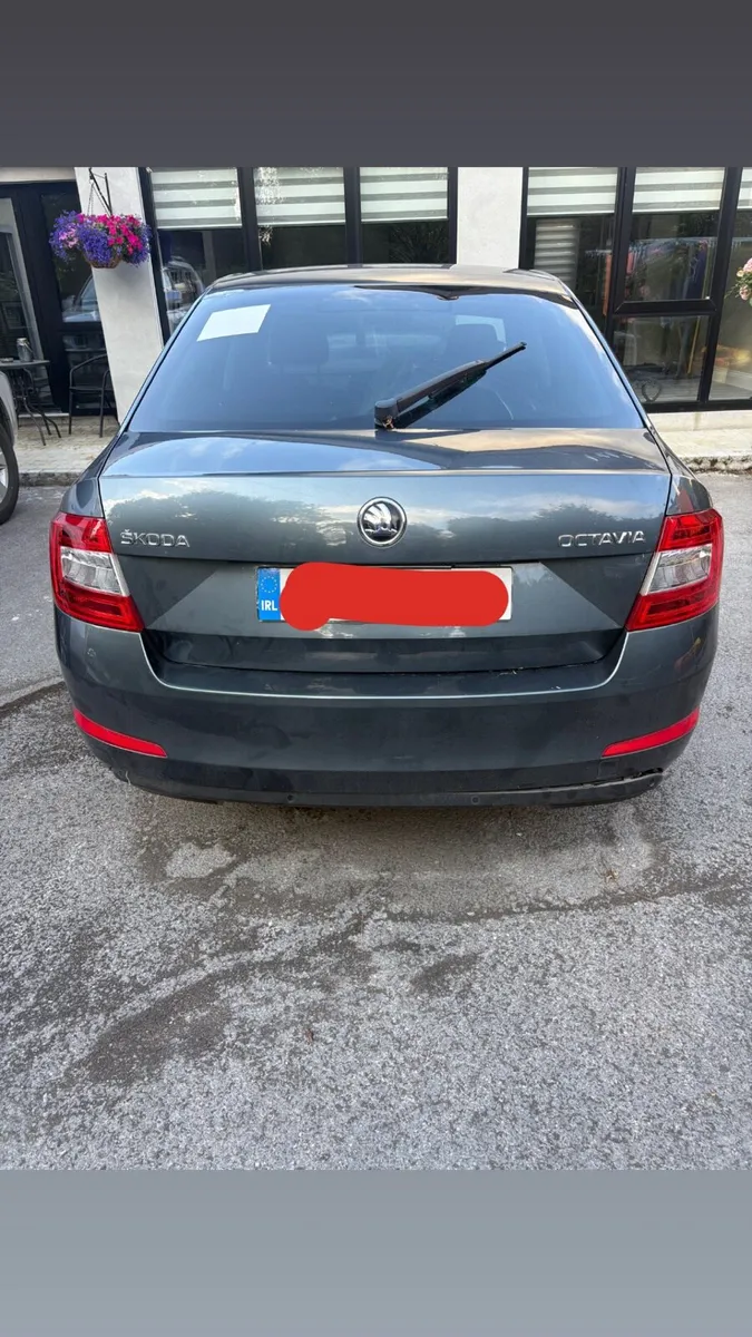 Crashed skoda octavia - Image 1