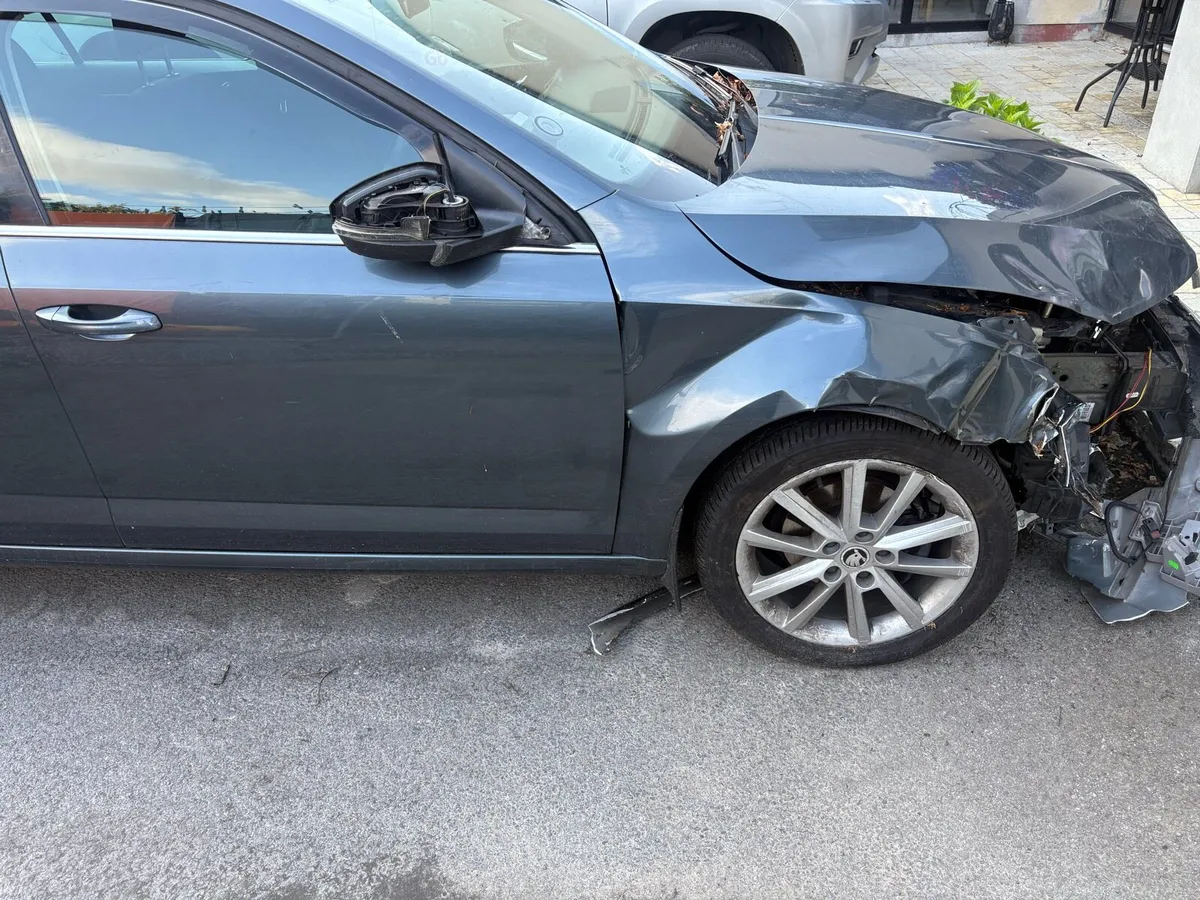 Crashed skoda octavia - Image 4