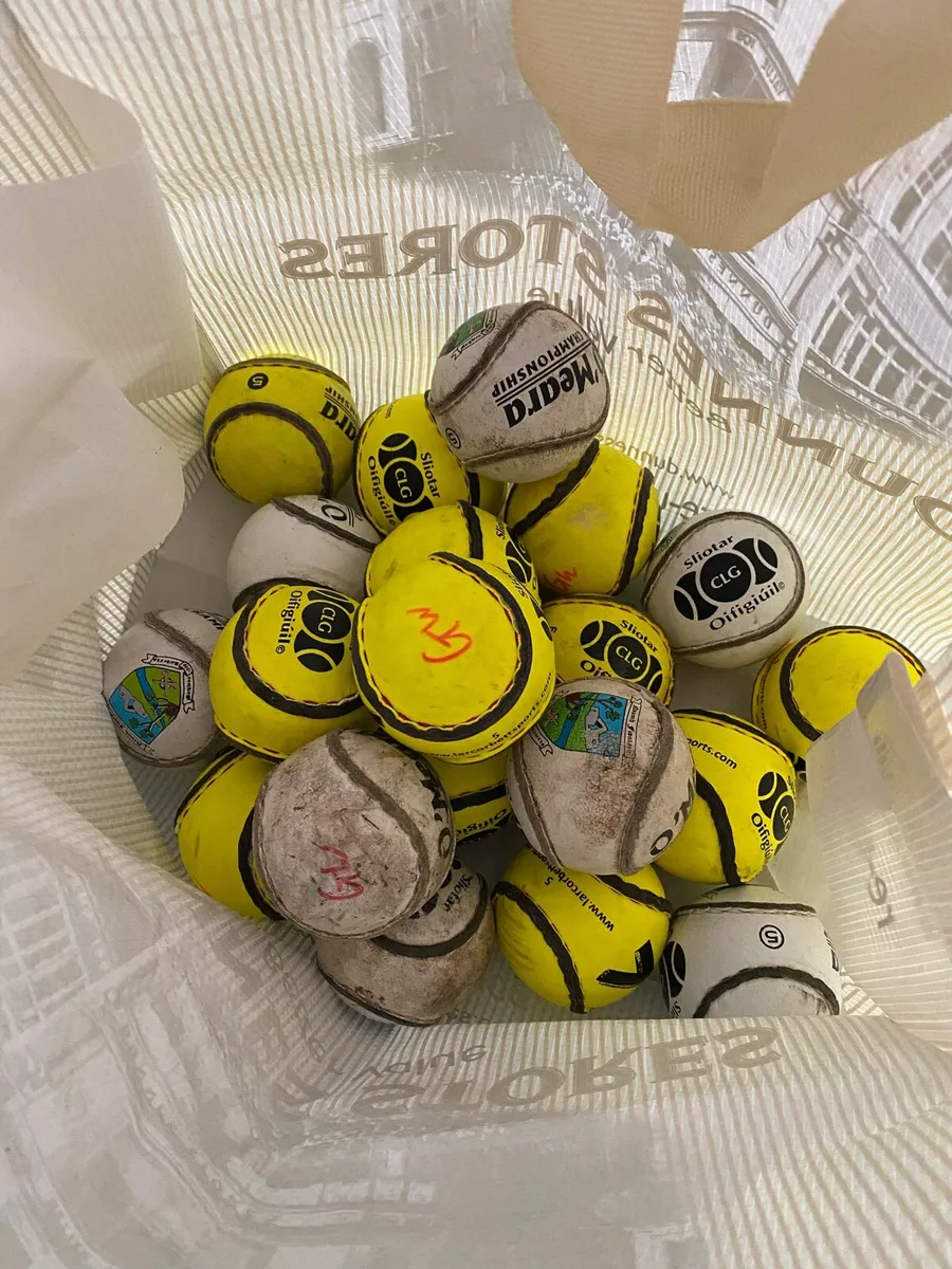 18 Sliotars - Can be posted - Image 1