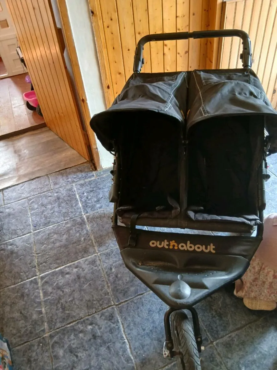 Out and about double buggy - Image 2