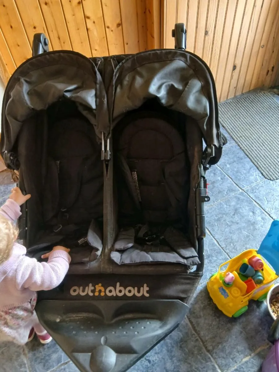 Out and about double buggy - Image 4
