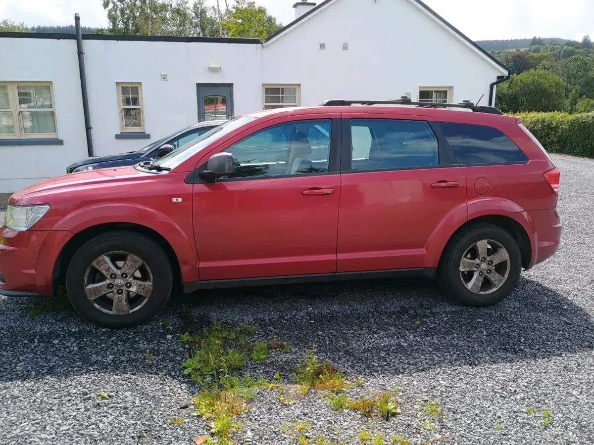 2010 Dodge Journey for repair or parts - Image 2