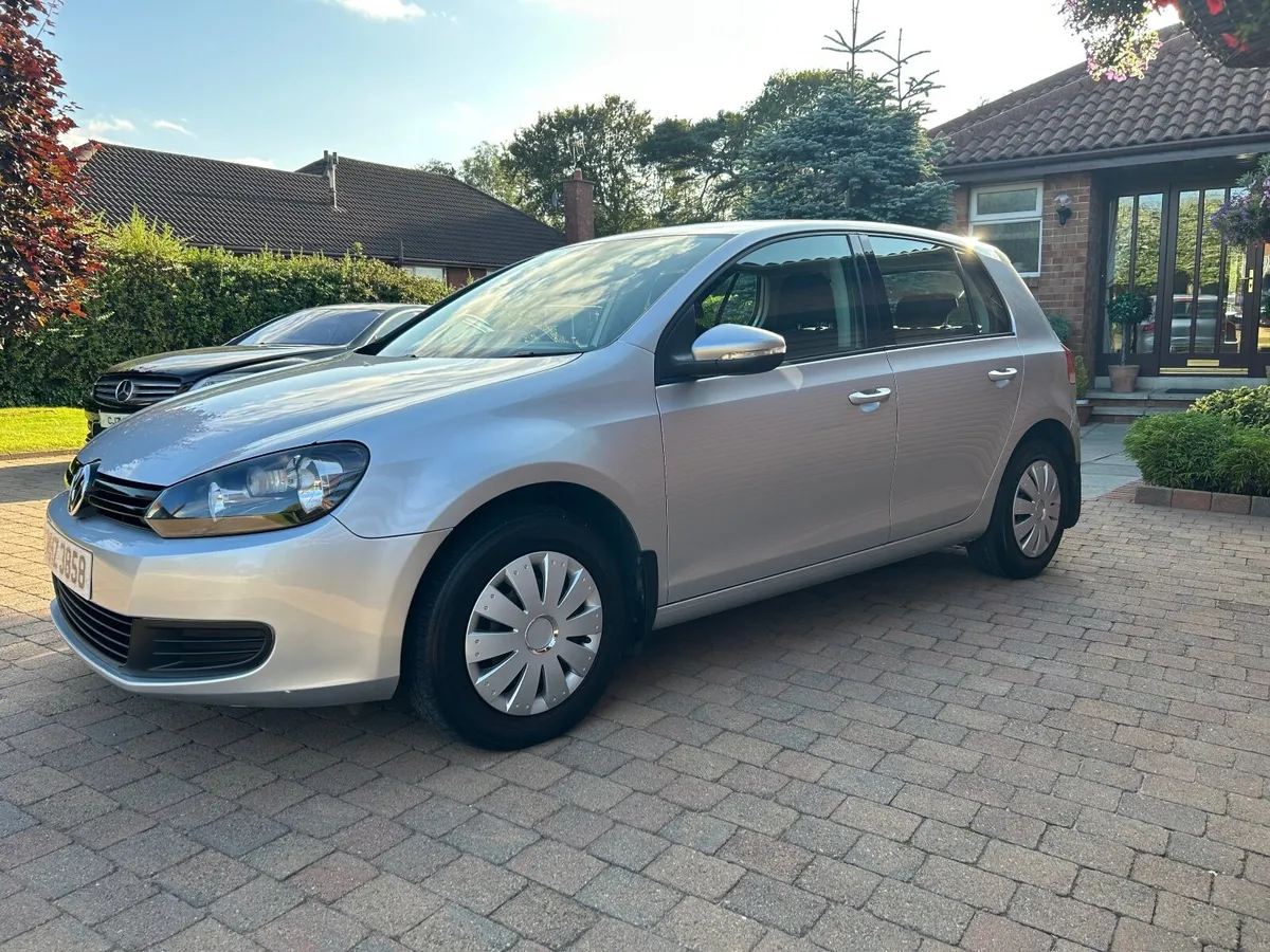 Volkswagen Golf 2009 - Image 2