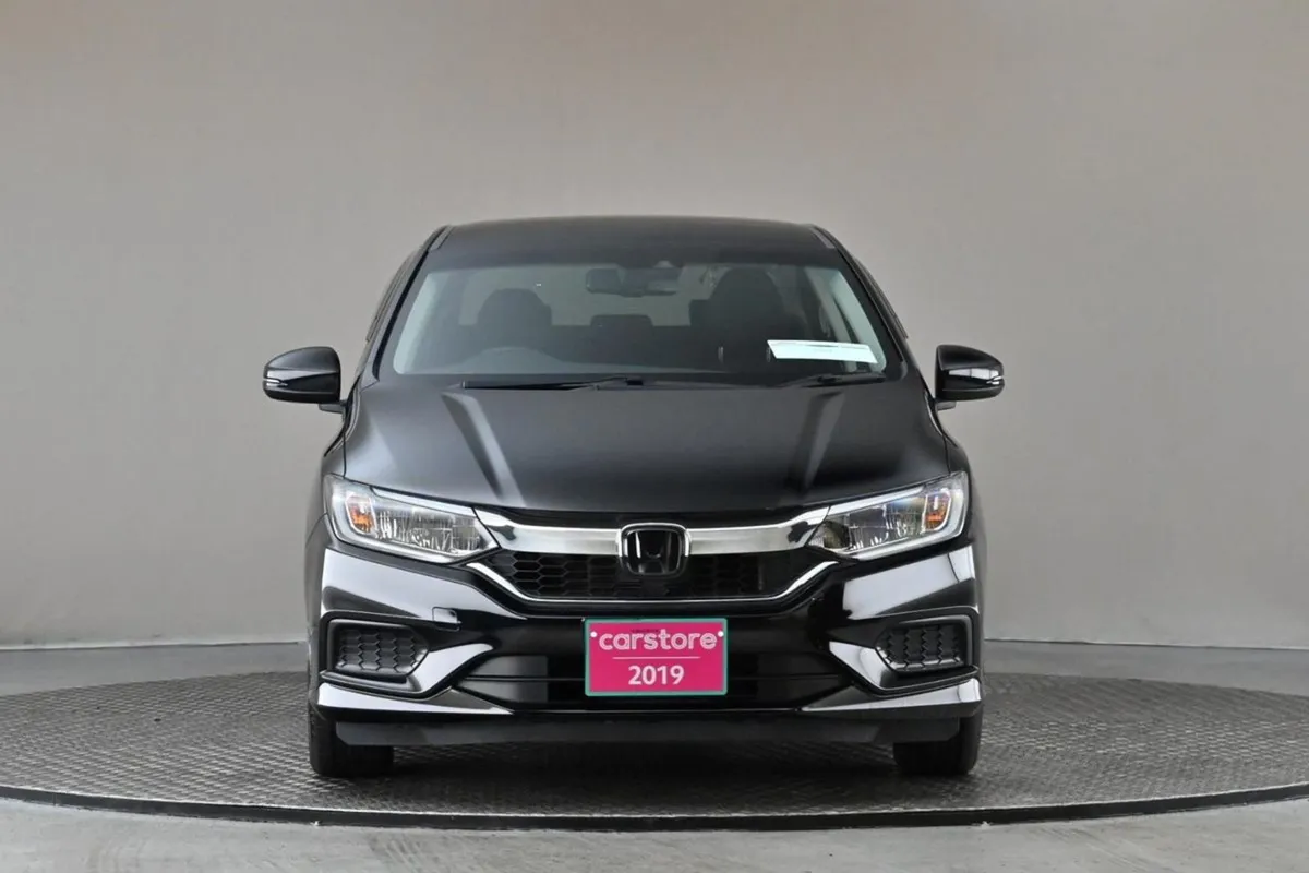 Honda Grace 1.5 Hybrid 4DR Auto  carplay android - Image 2