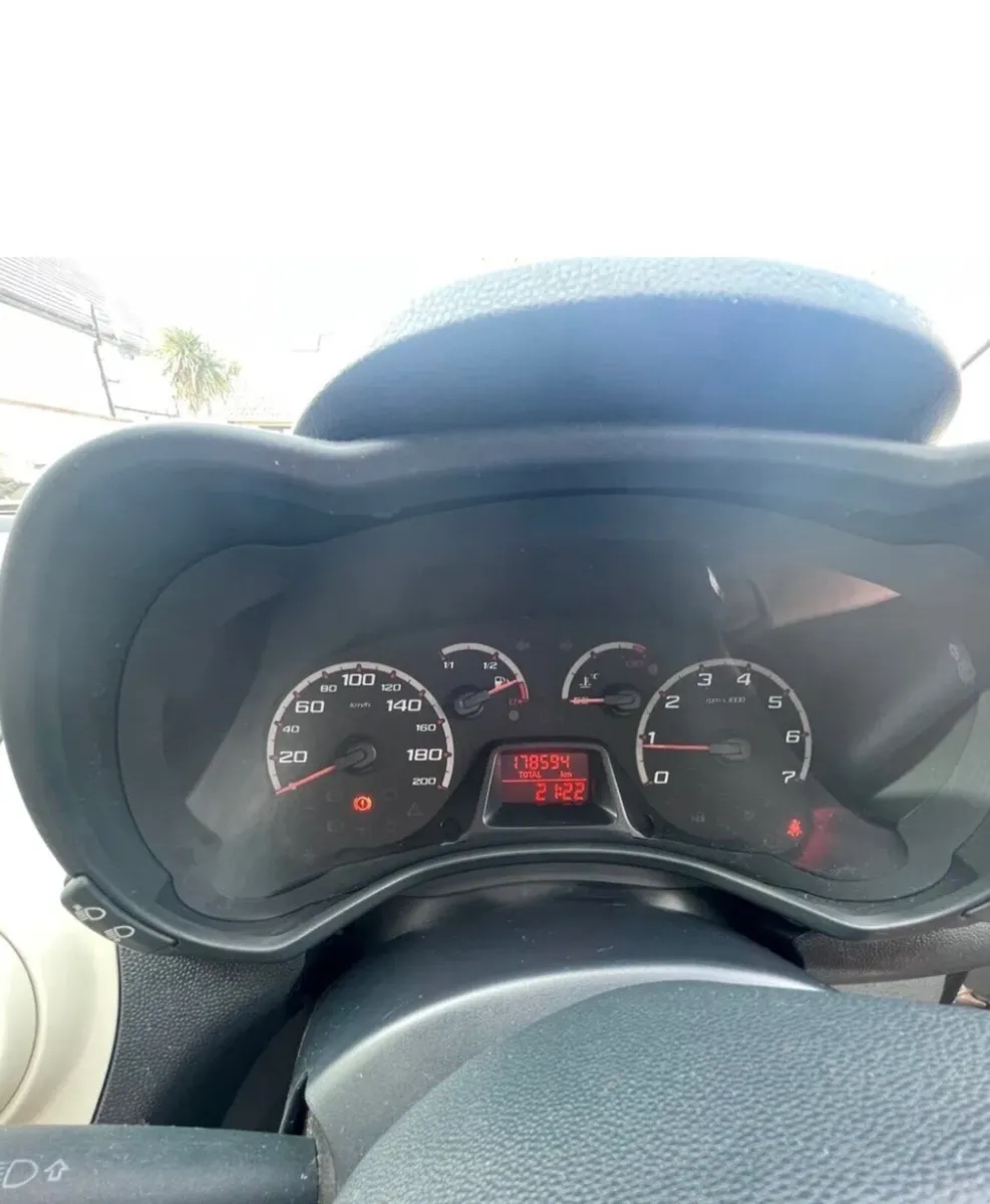 2010 Ford KA - Image 2