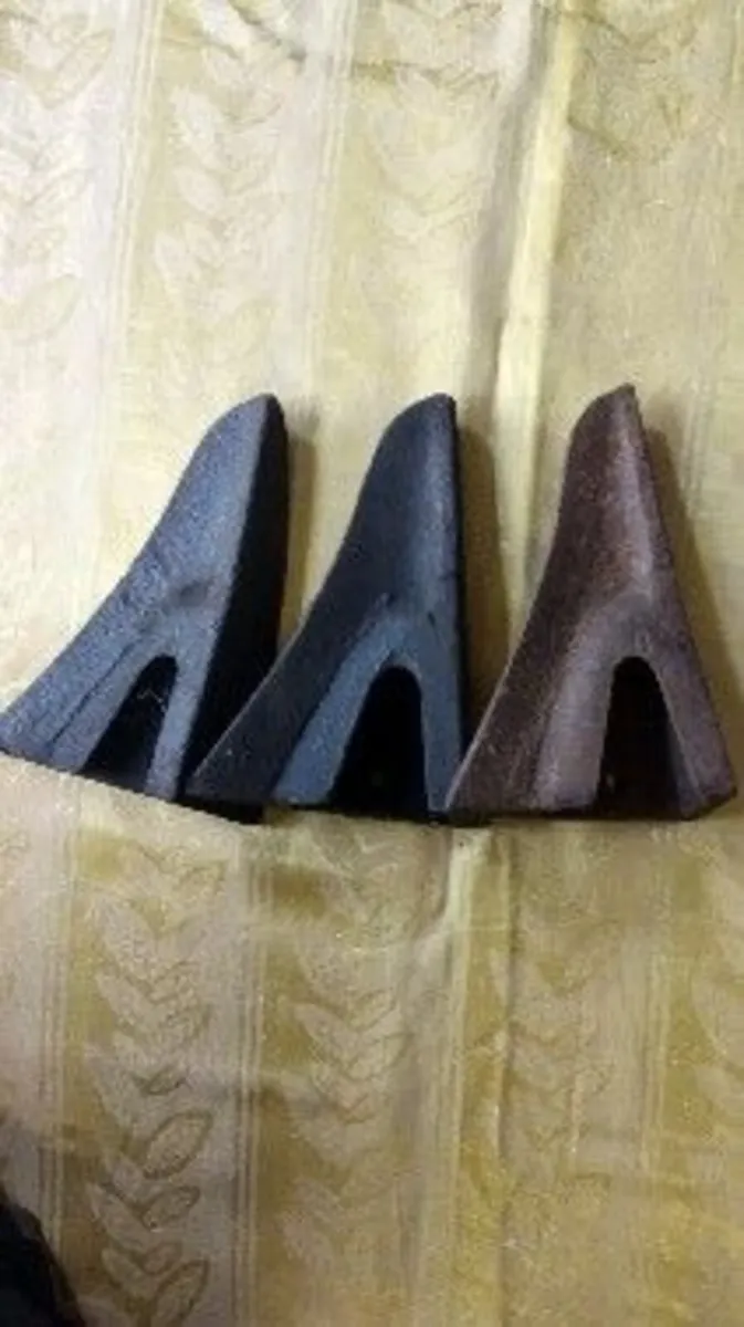 3. Antique STAR plough points/socks - Image 2