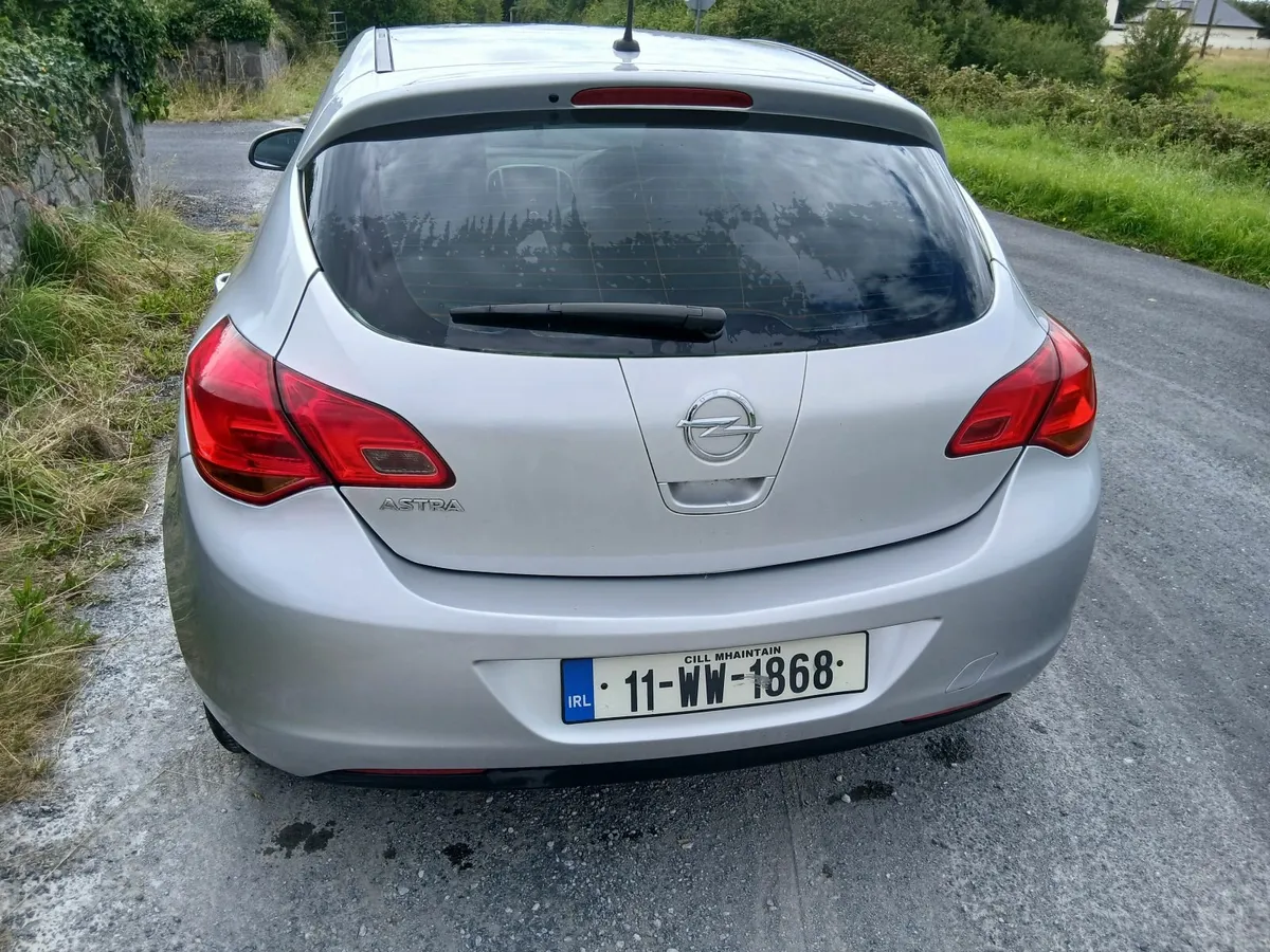Opel Astra 2011 - Image 3