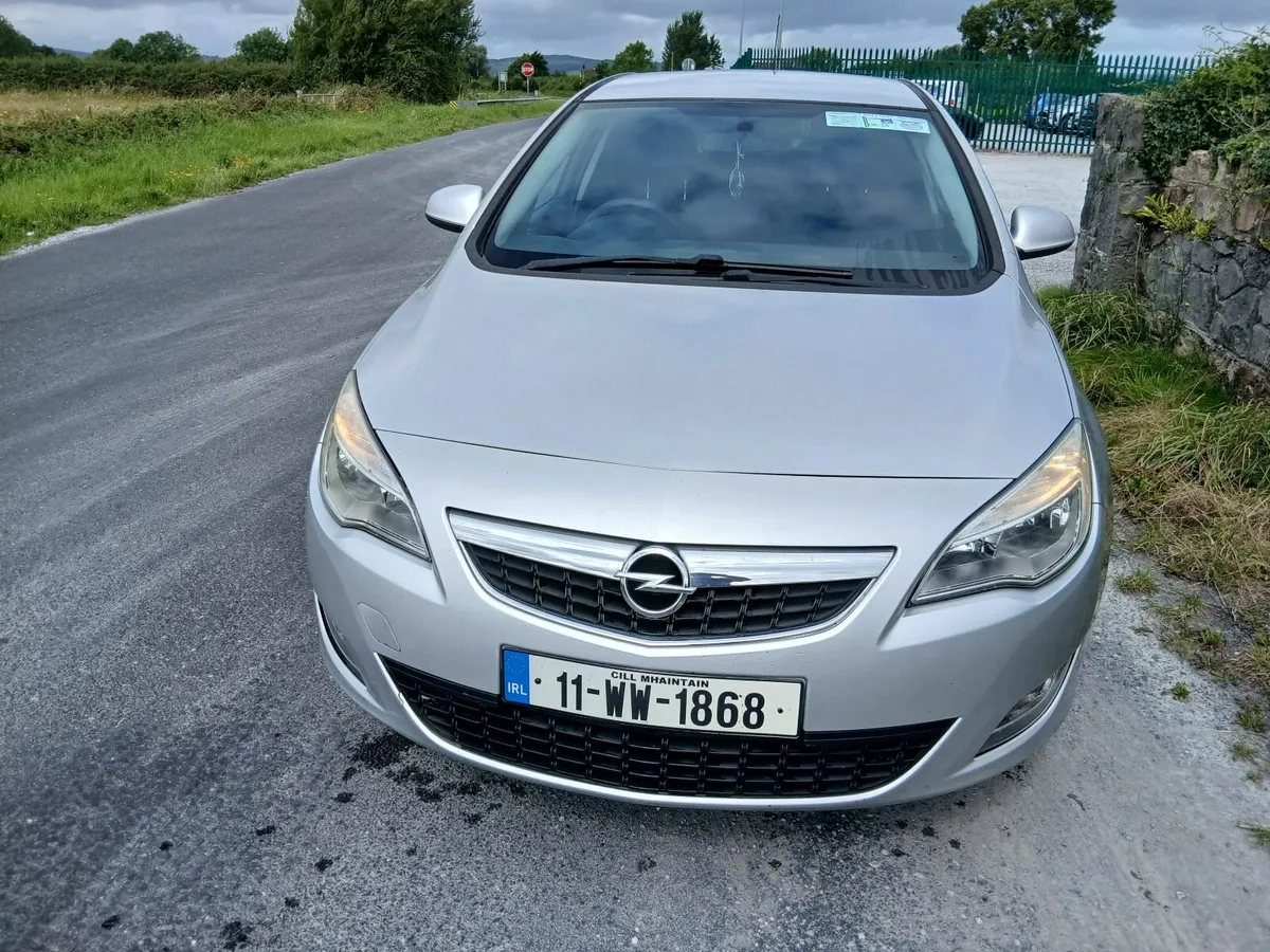 Opel Astra 2011 - Image 4