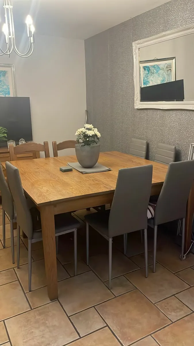 Dining table and matching sideboard - Image 2