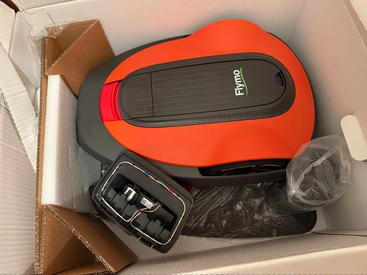 Flymo 800 robot lawnmower - Image 2