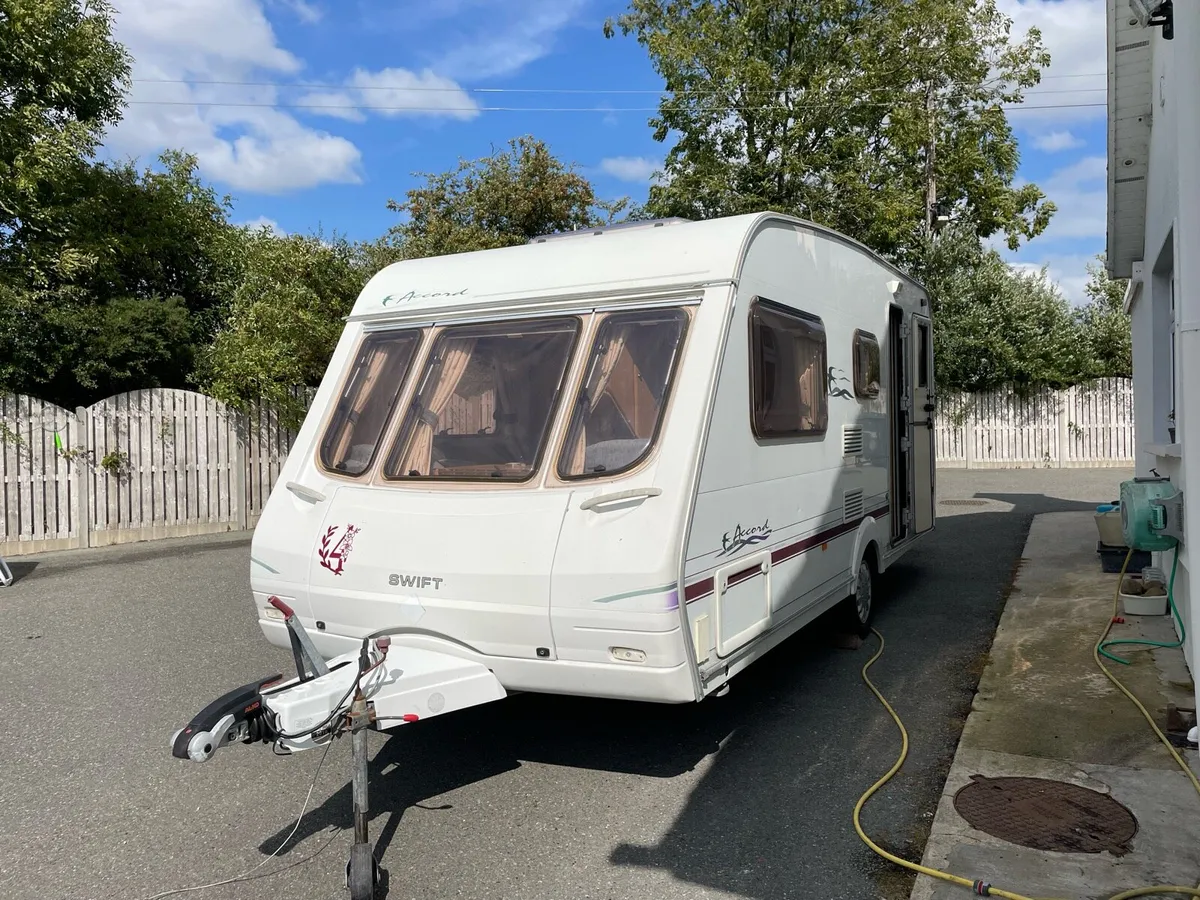 5 birth caravan - Image 1