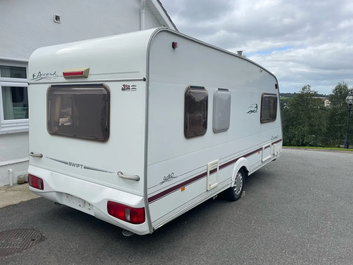 5 birth caravan - Image 4