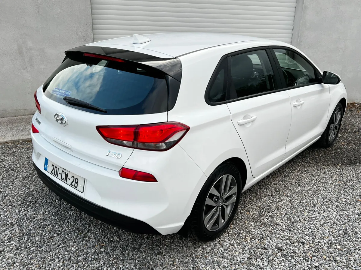 201 Hyundai i30 1.6L CRDi Deluxe - Image 3