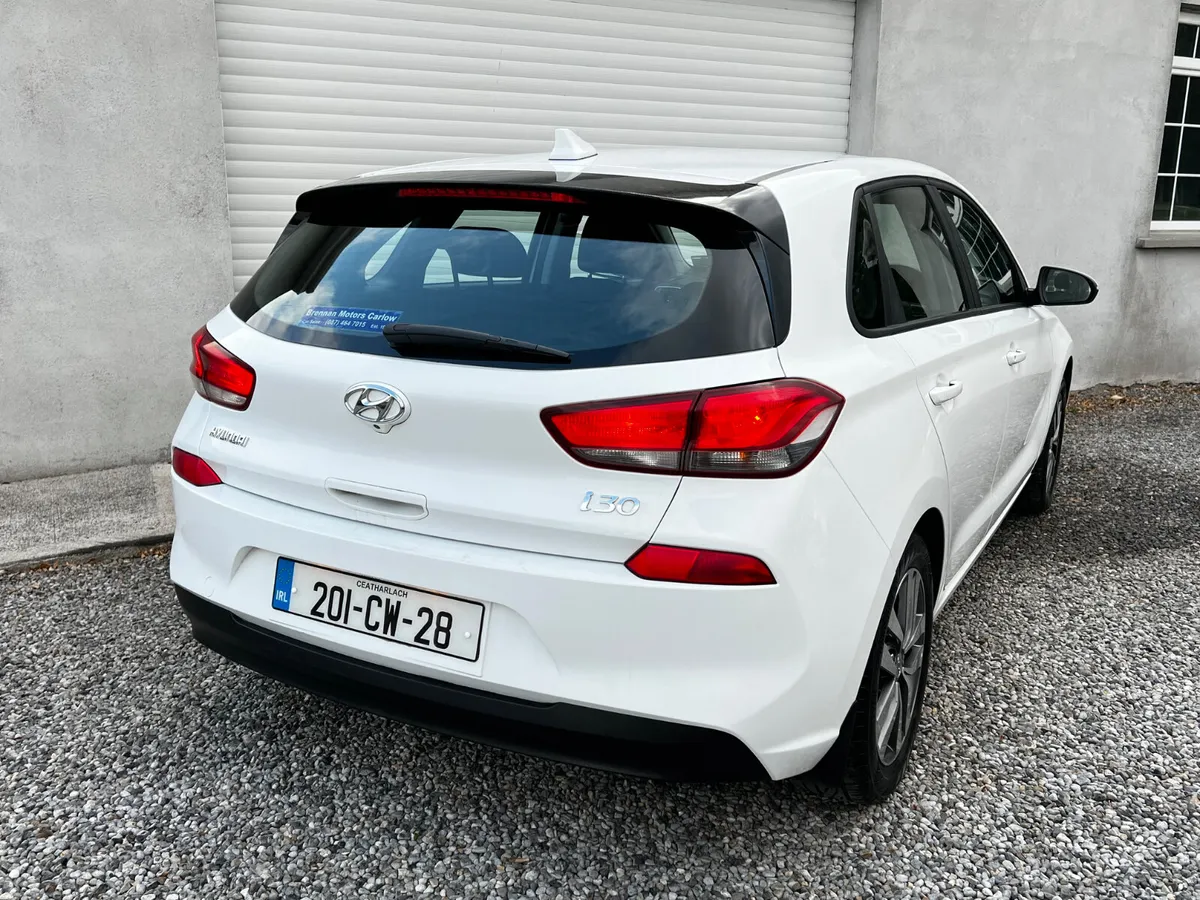 201 Hyundai i30 1.6L CRDi Deluxe - Image 4