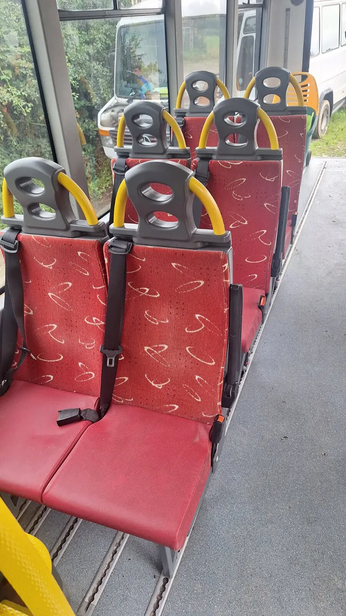 12 x Quick Release Seats - Image 1