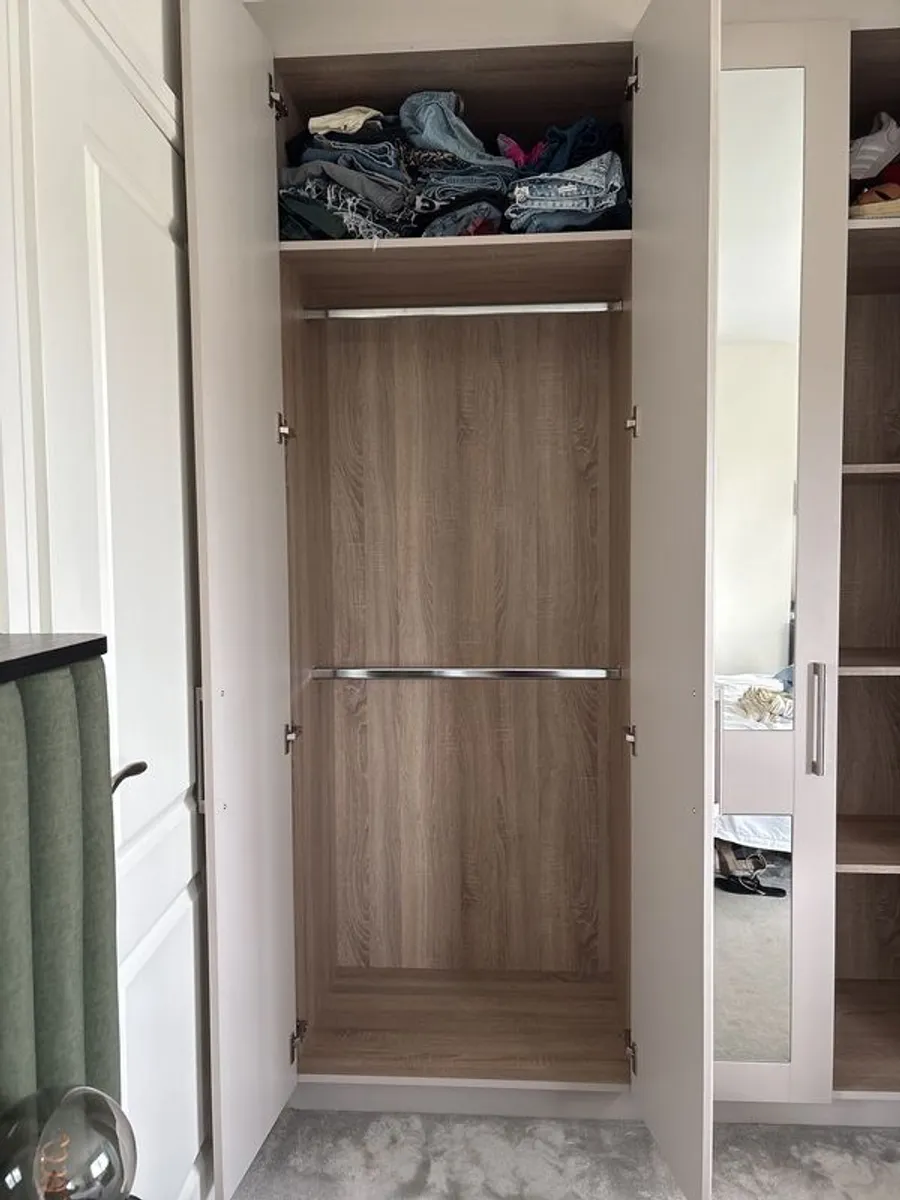 4 Door Wardrobe - Image 4