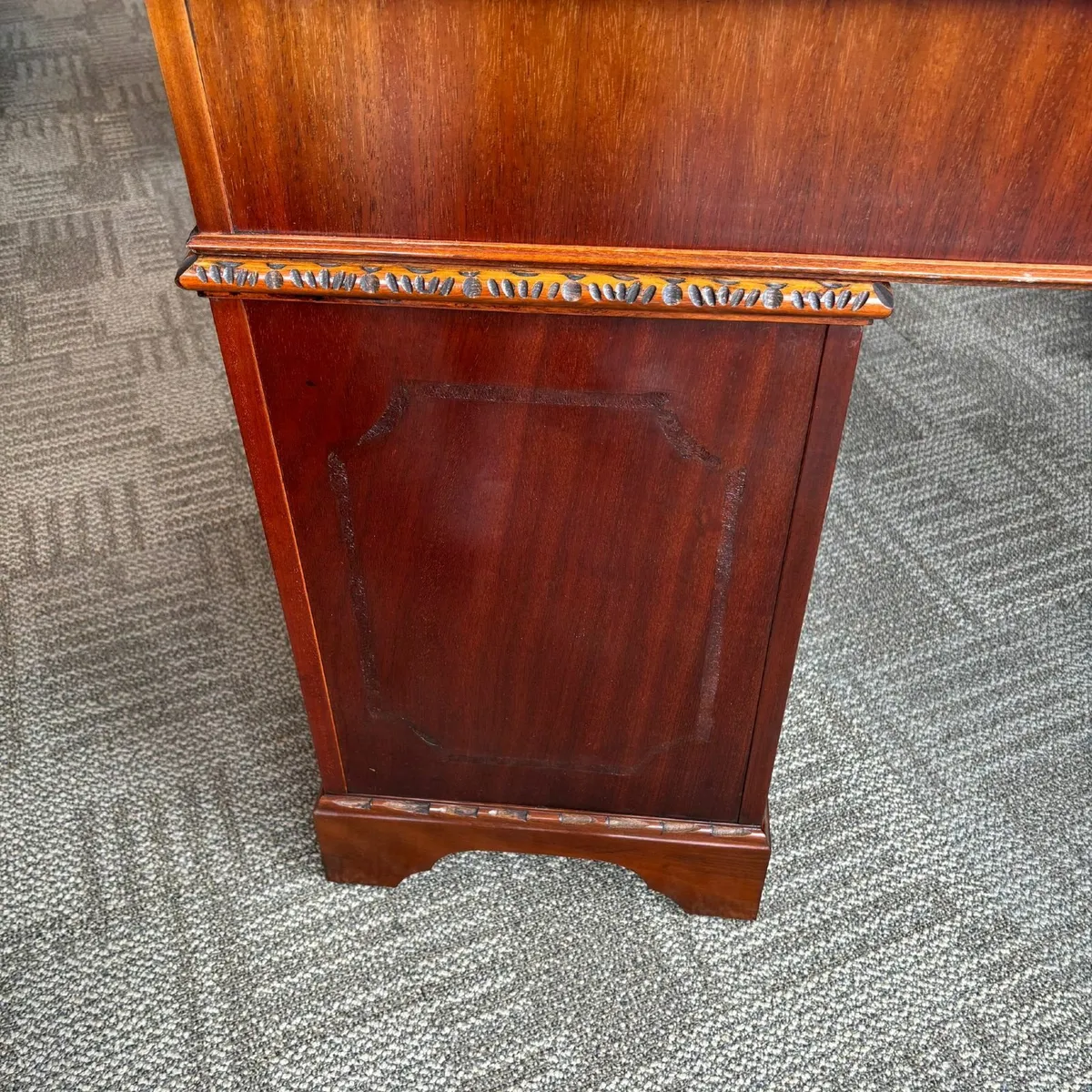 Beautiful mahogany green leather top twin pedestal - Image 4