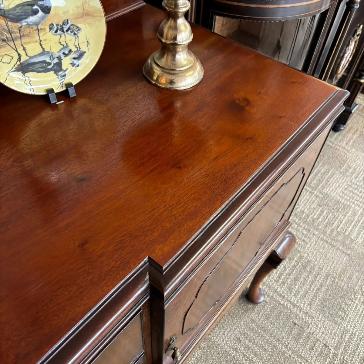 Beautiful mahogany concave front sideboard. Enclos - Image 3